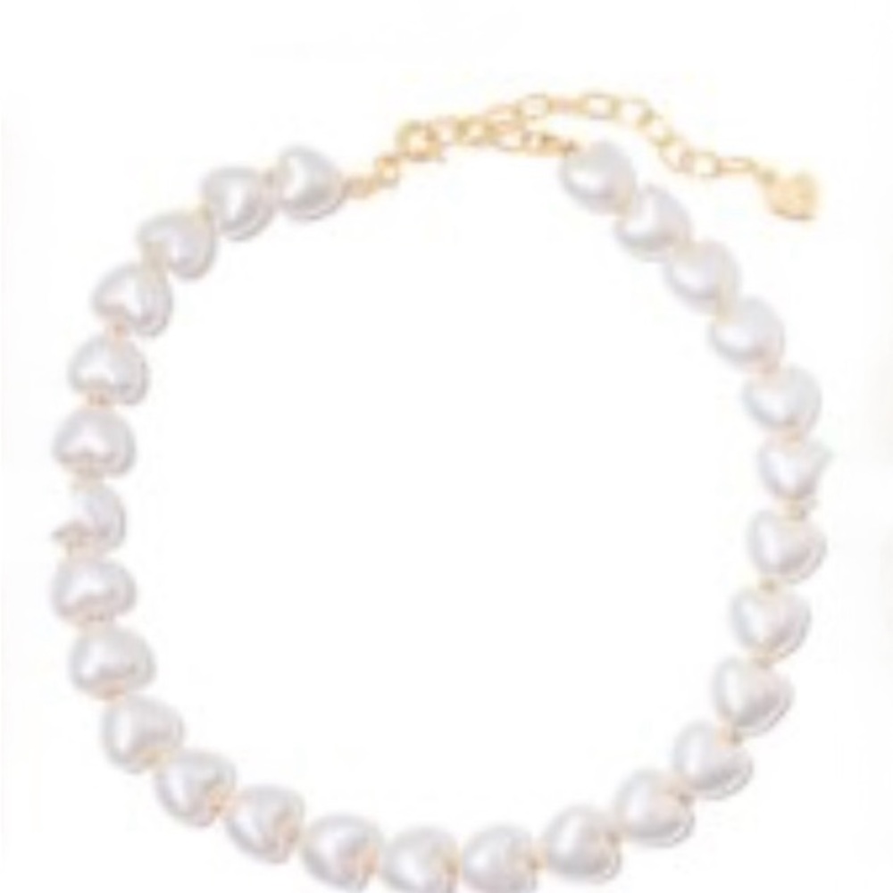 Lustrous Heart Pearl Necklace with Gold Accents